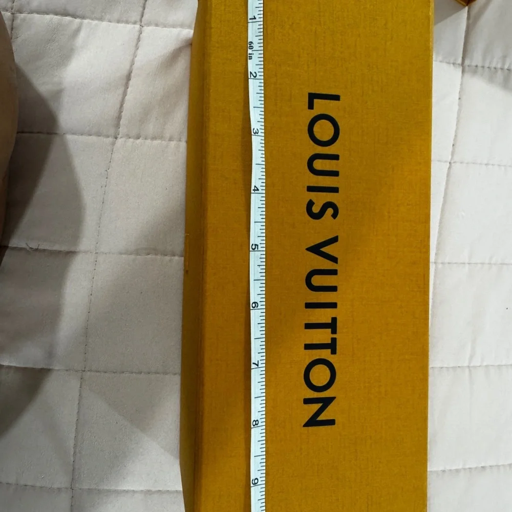 Louis Vuitton Long Gift Box with Ribbon & Tissue - Picture 8 of 10